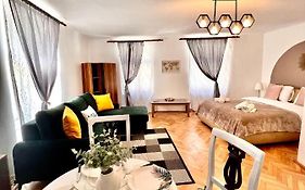 Simon Old Town City Center Apartments